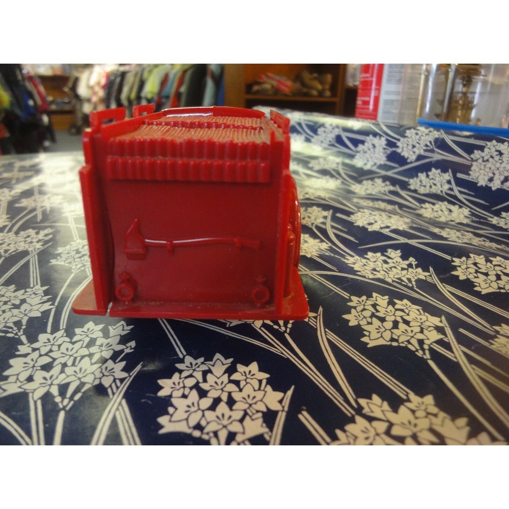 Avon red vintage fire car truck bottle w/‎ wild country after shave 6 fl oz - Picture 5 of 7